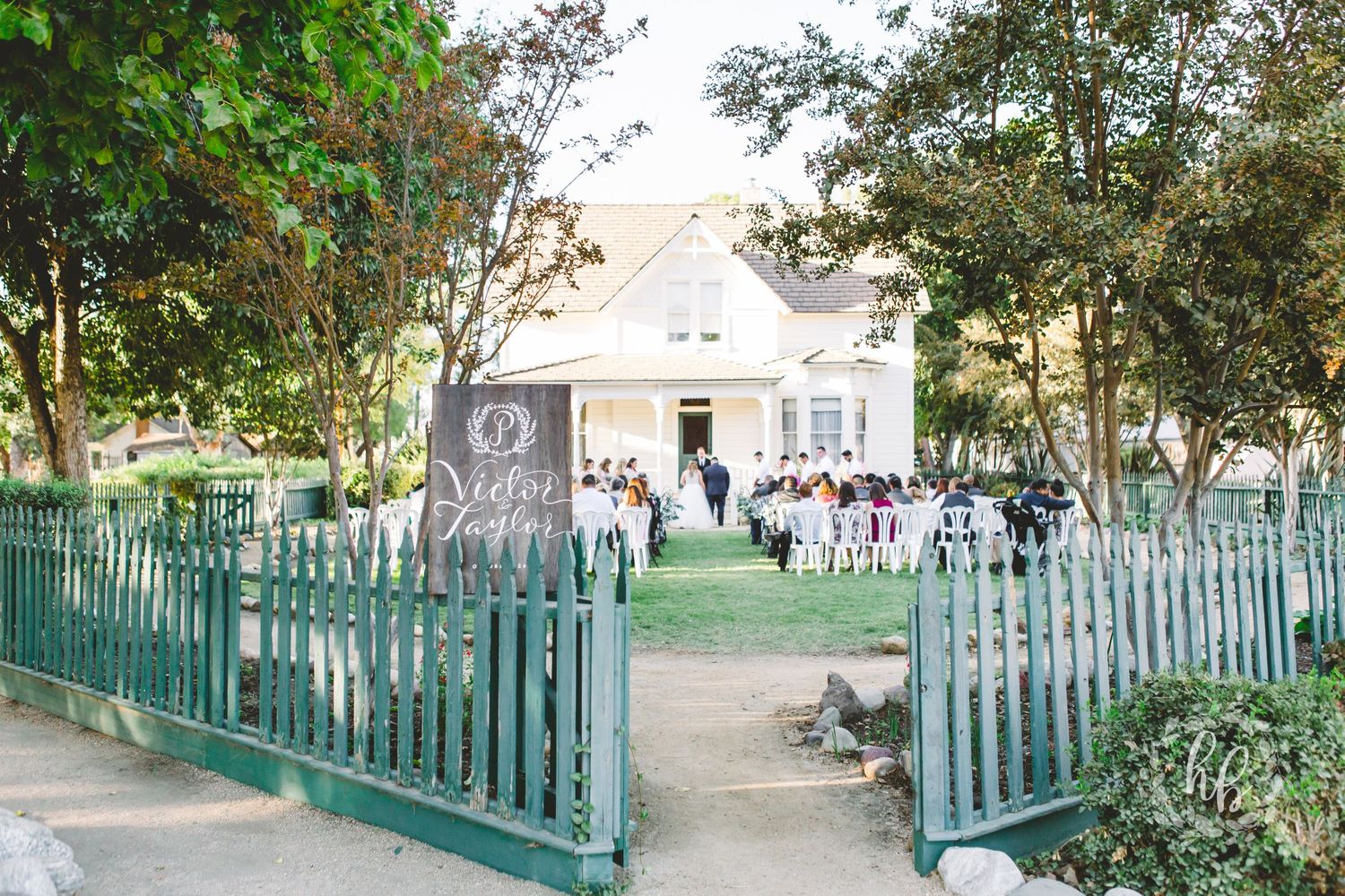 strathearn historical park wedding barn wedding photos wedding photographer