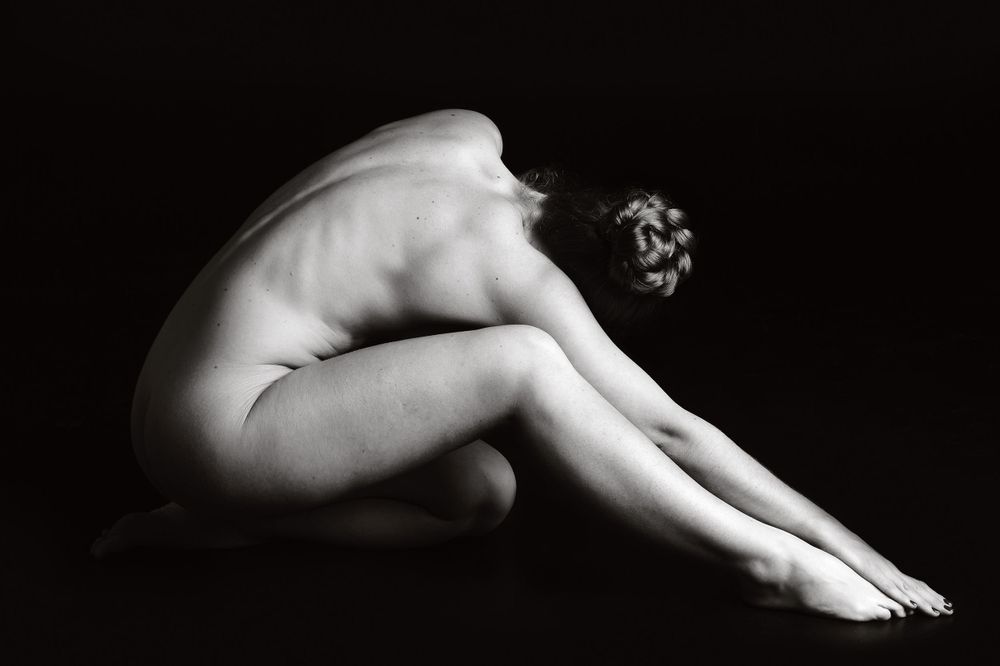 Contemporary and innovative artist, Heidi Unruh, reimagines the nude on black and white film.