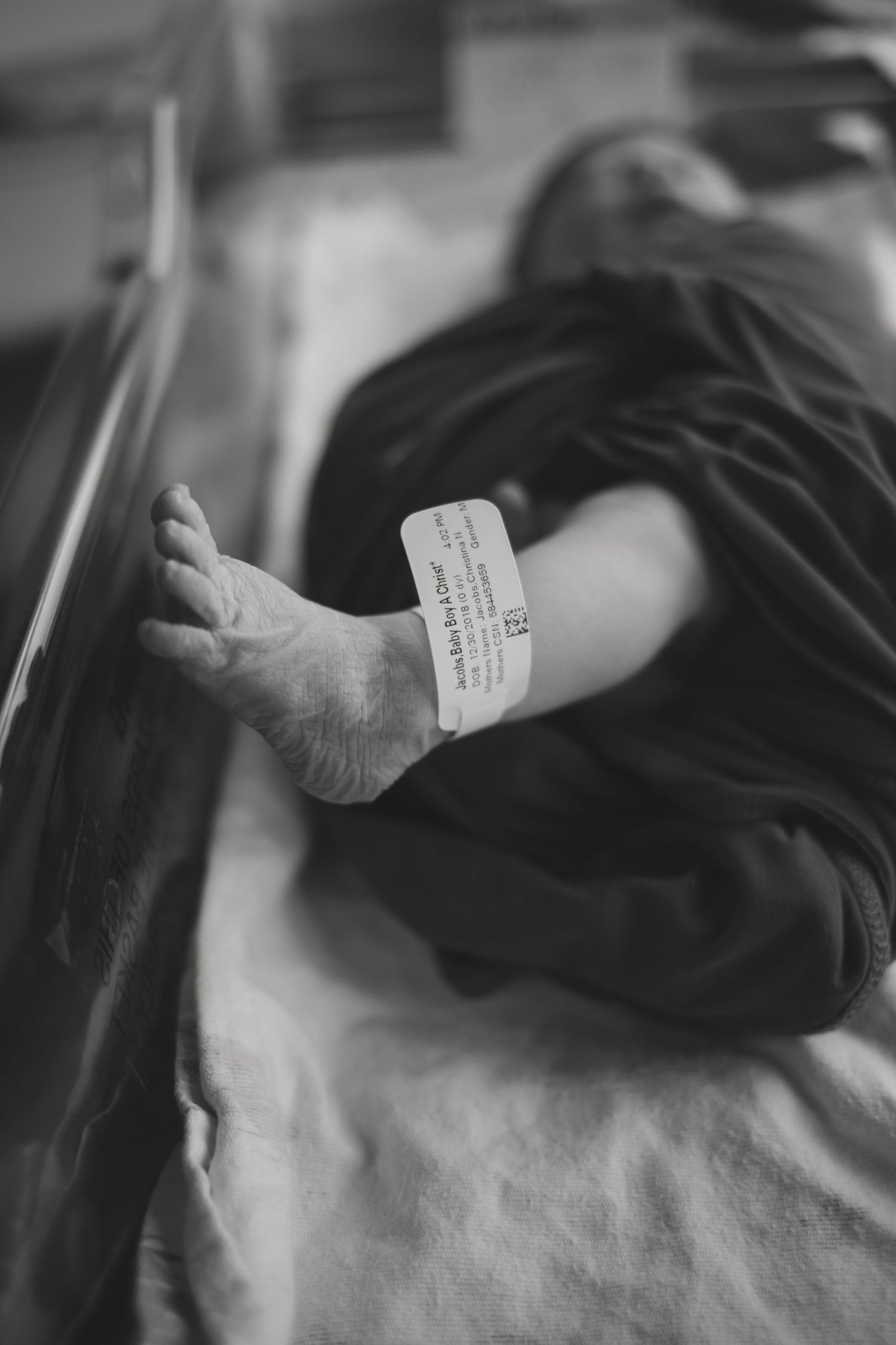On Que Photography Dominique Renn Ohio Cincinnati Bethel HOSPITAL BIRTH FRESH 48 NEWBORN BABY