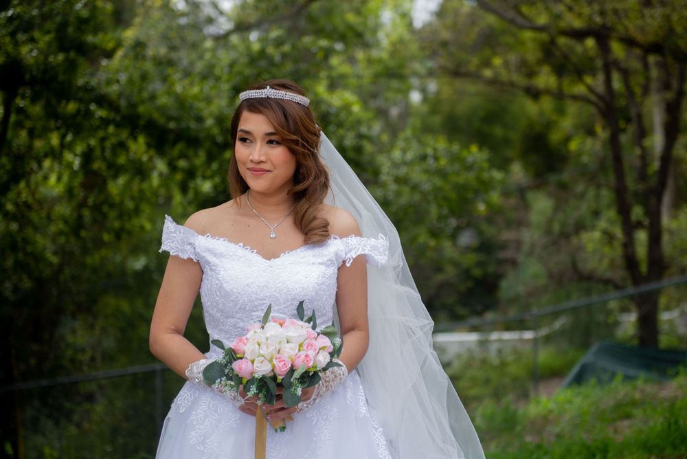 Ojai valley inn California wedding, Bride in white dress and florals, Bride portrait, Ventura county wedding photography