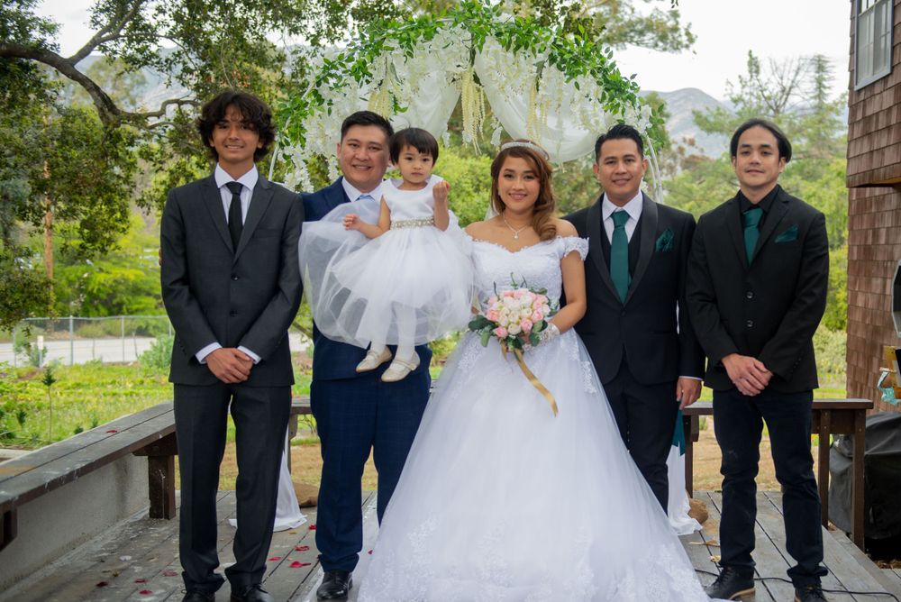 Ojai valley inn California wedding, Ventura County Wedding photography, Family Portrait  on wedding day in Ojai