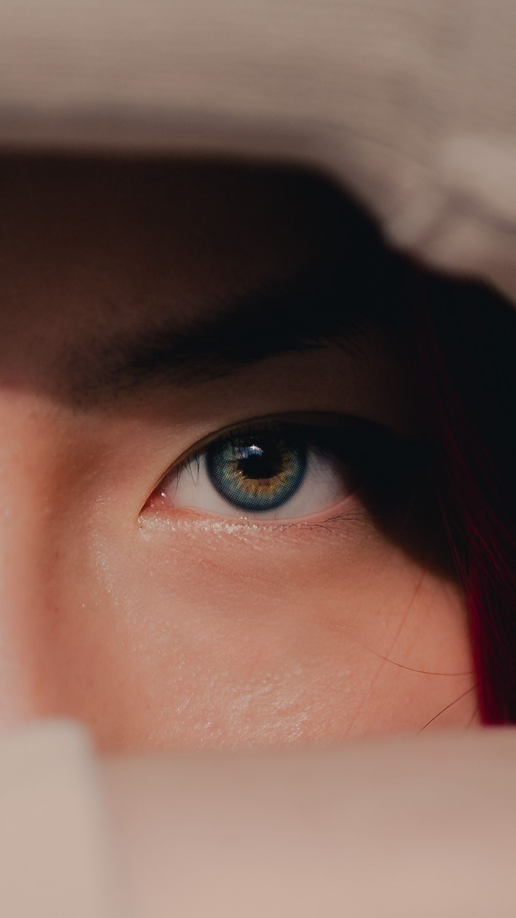 Portrait of lady with eyes in focus during outdoor portrait shoot