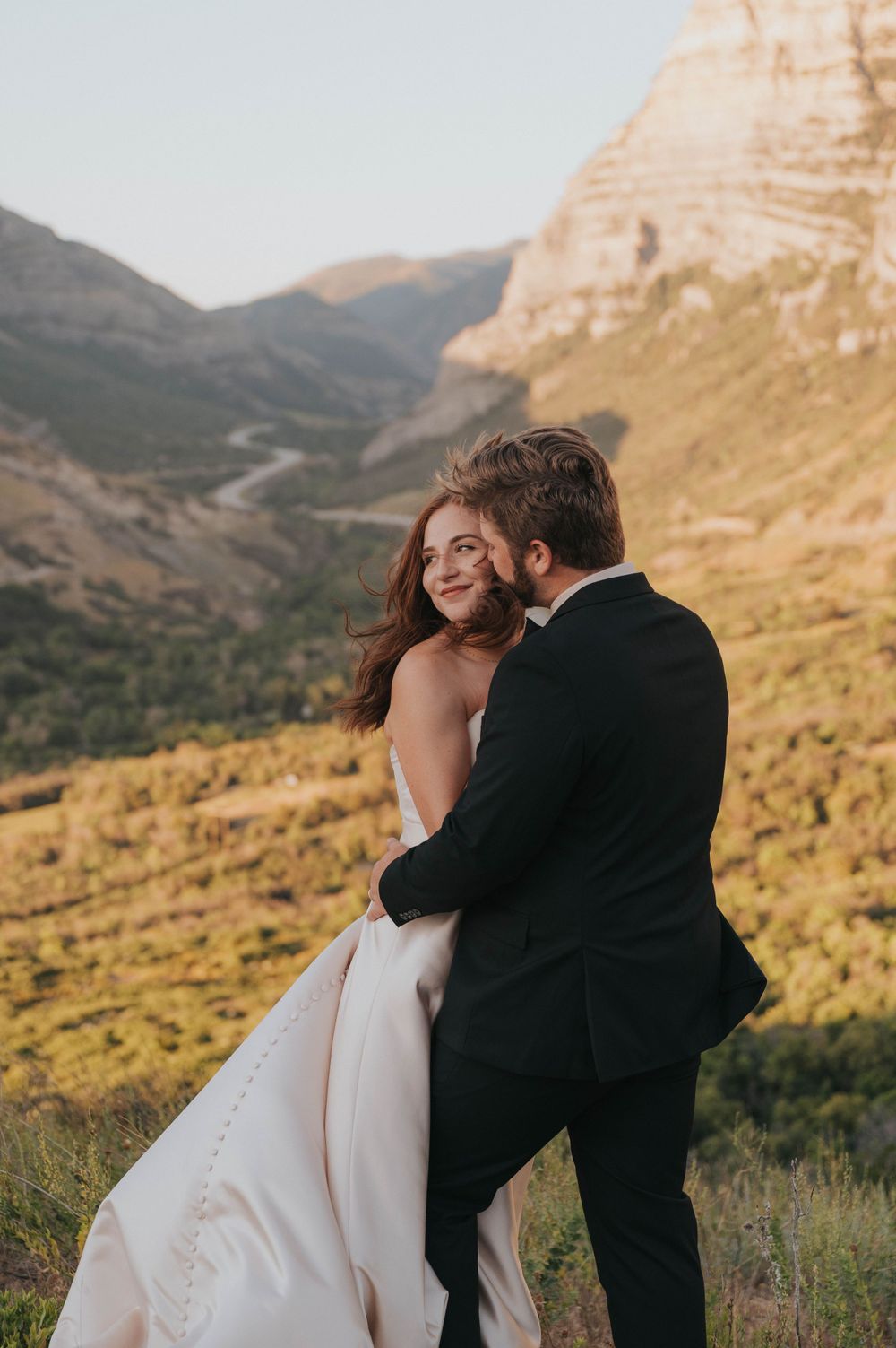 Destination wedding photographer captures bride and groom in the mountains of Provo, Utah.