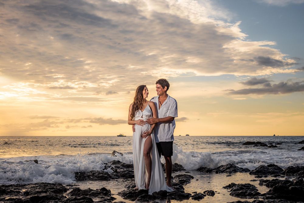 Pregnancy Couple Sunset Photo Shoot in Flamingo Beach