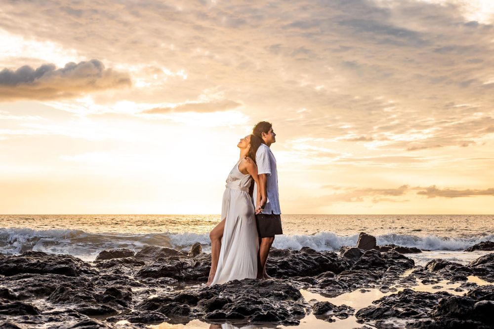 Pregnancy Couple Sunset Photo Shoot in Flamingo Beach