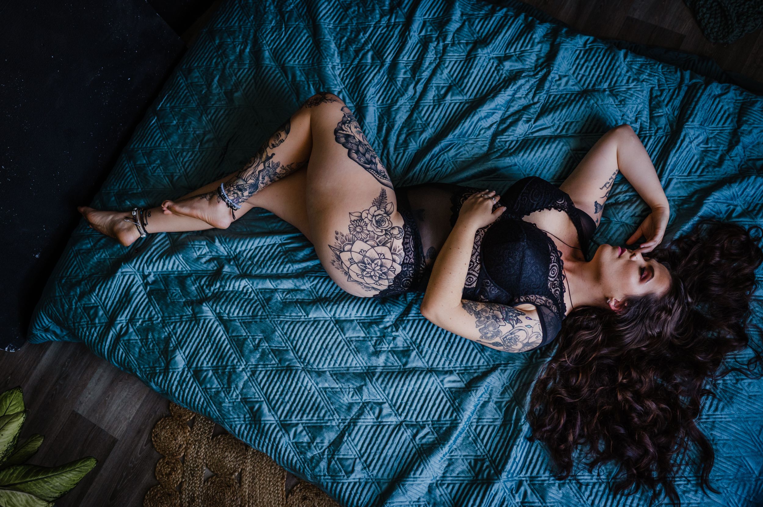 Darwin boudoir, strong woman
