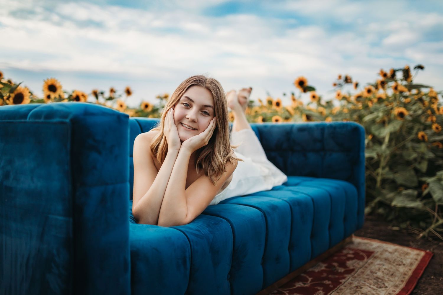 senior girl, senior photos, sage and ivy photography, beautiful sunflower field, colony pumpkin patch, Iowa corridor