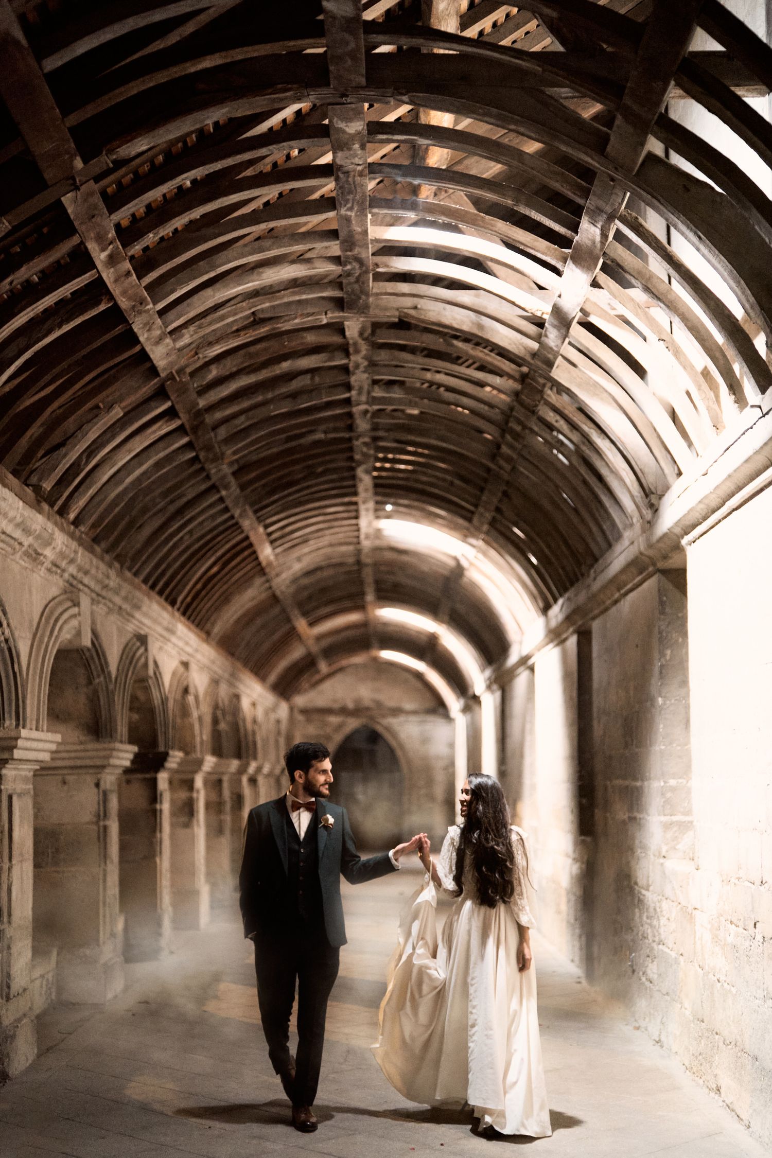 un couple en train de marcher