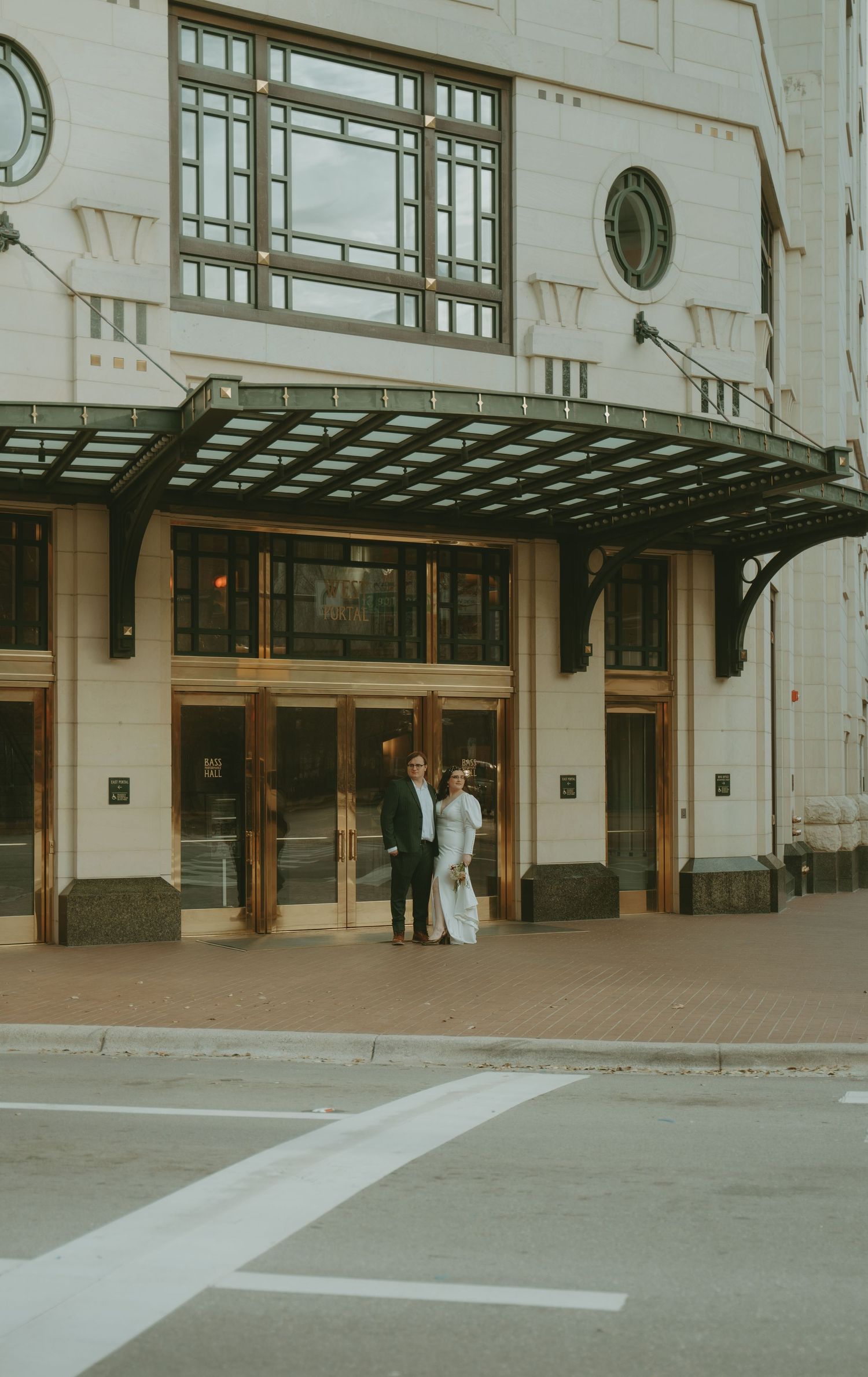 Fort Worth Texas downtown courthouse wedding photography-elopement photographer based in Texas with a vintage look and retro style