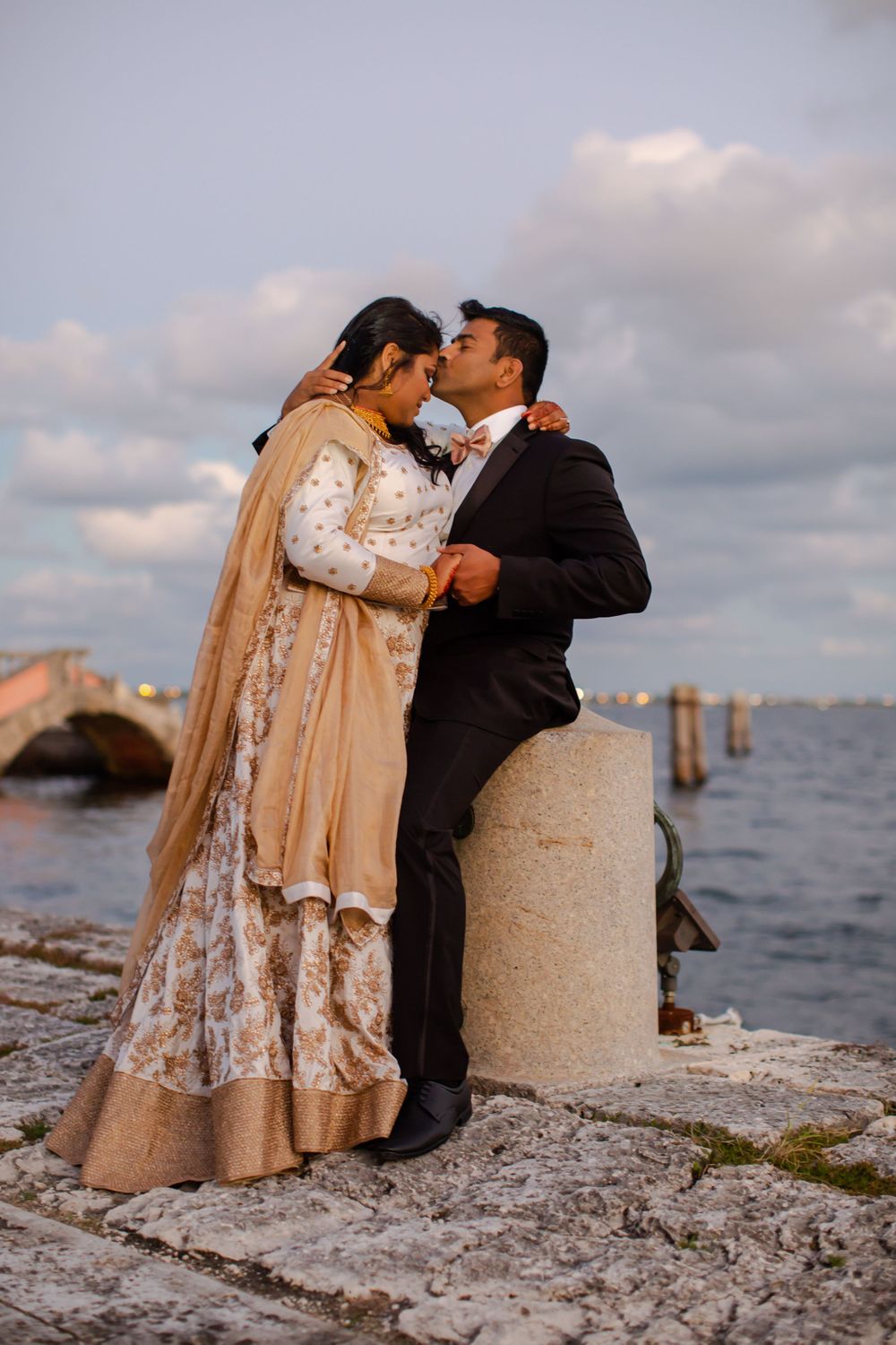 Indian couple kissing at Vizcaya Miami