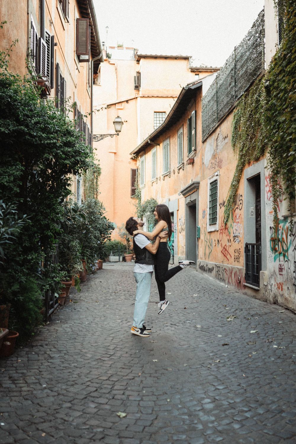 Casal apaixonado em Trastevere, Roma