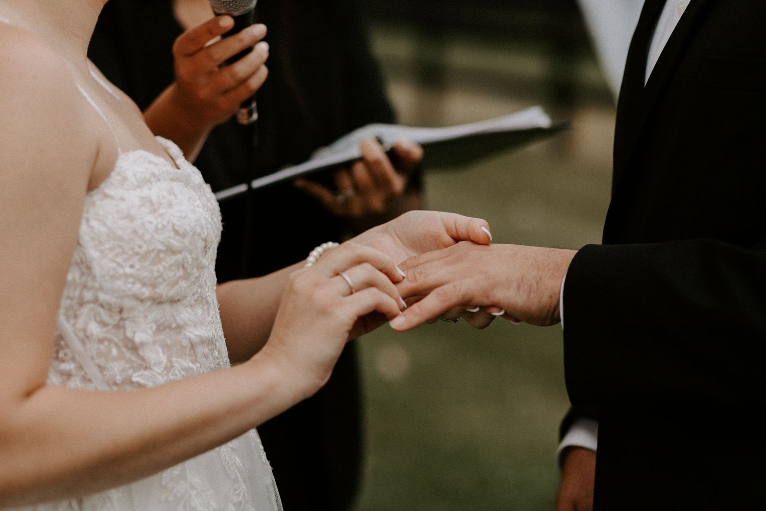 braestone farm wedding photography candid ontario