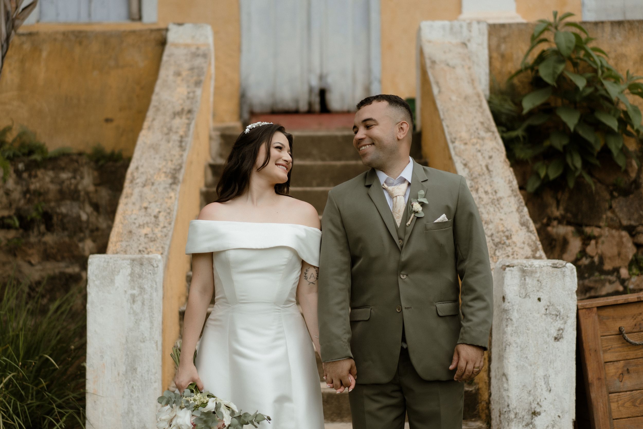 A romantic wedding photo session at a rustic venue with stone pillars and peach walls.
