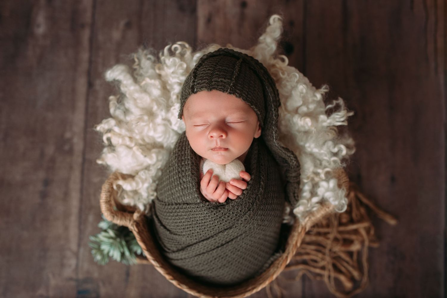 Newborn session by Precious Twenty-One Photography in Woodbury, MN