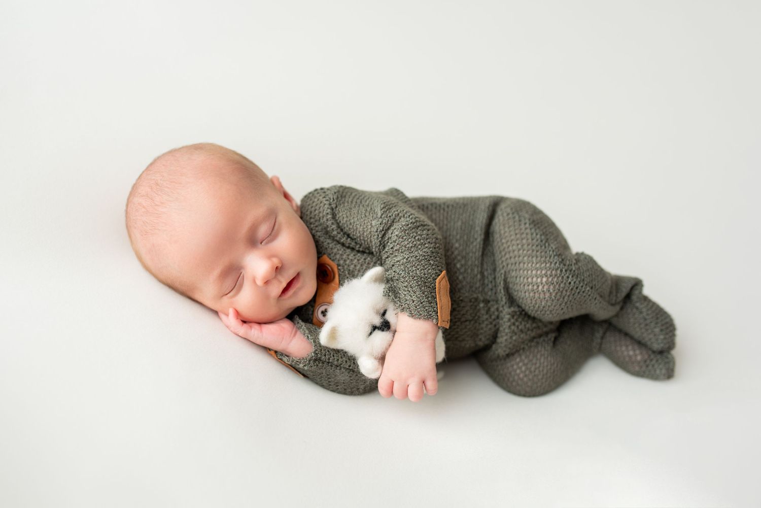 Newborn session by Precious Twenty-One Photography in Woodbury, MN
