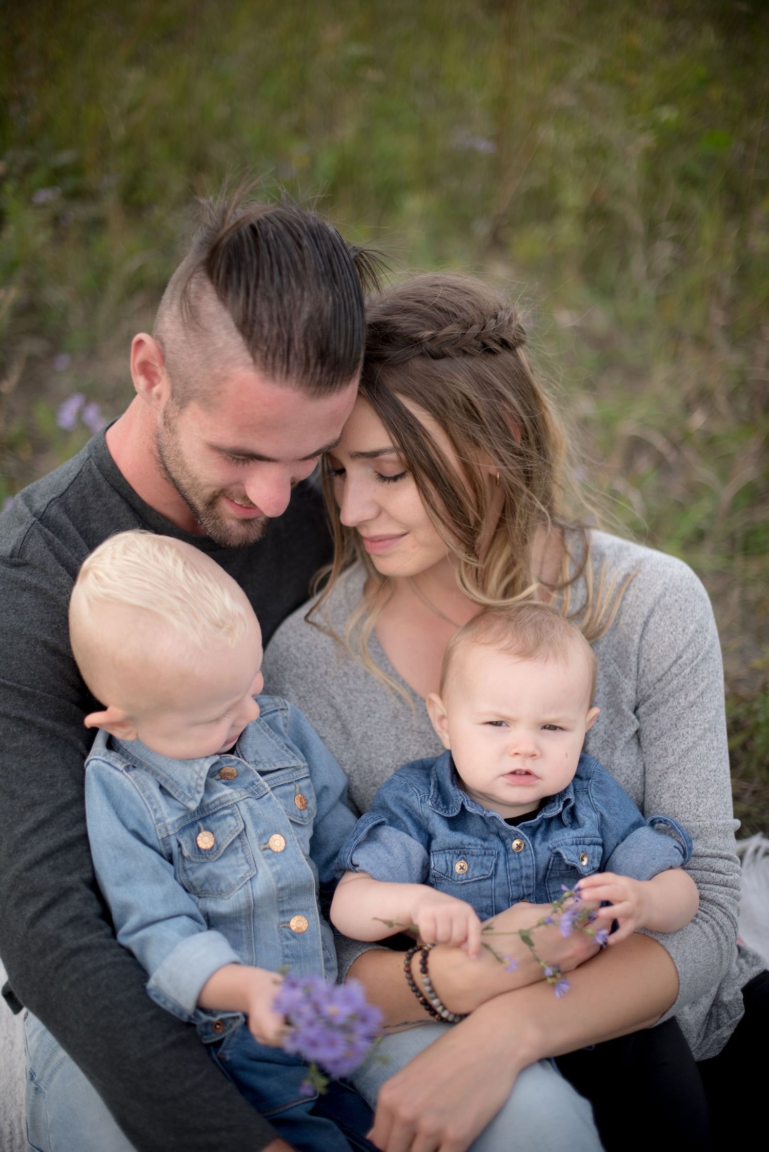 Family photo in the grass in steinbach