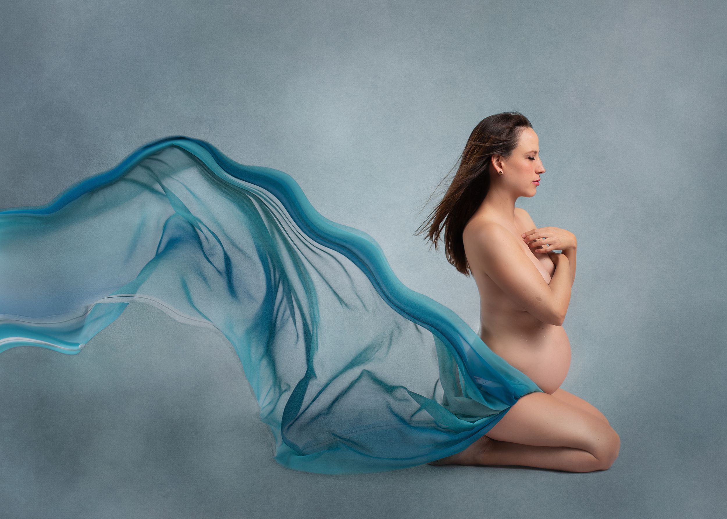 Sesión de  fotos de maternidad en estudio