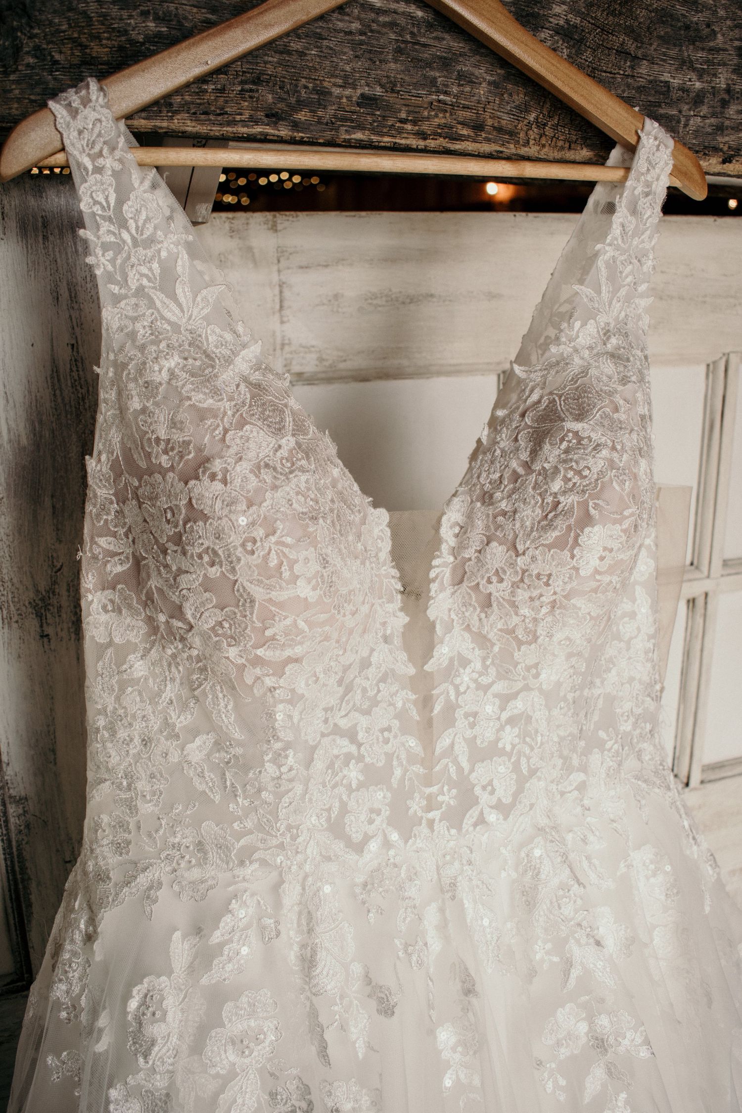 lace wedding dress details