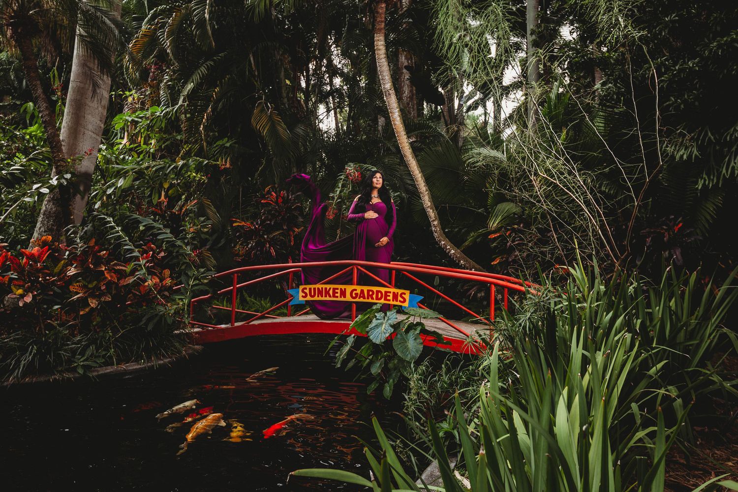 St Petersburg maternity photographer- Sunken Gardens Maternity Session