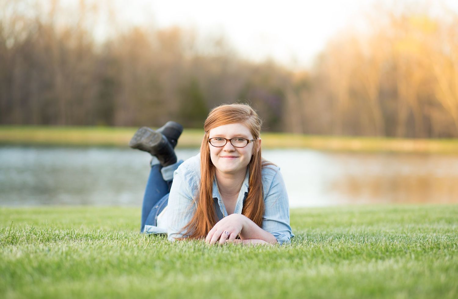 Senior girl photography pose St. Louis photographer