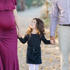 Maternity session with parents and big sister