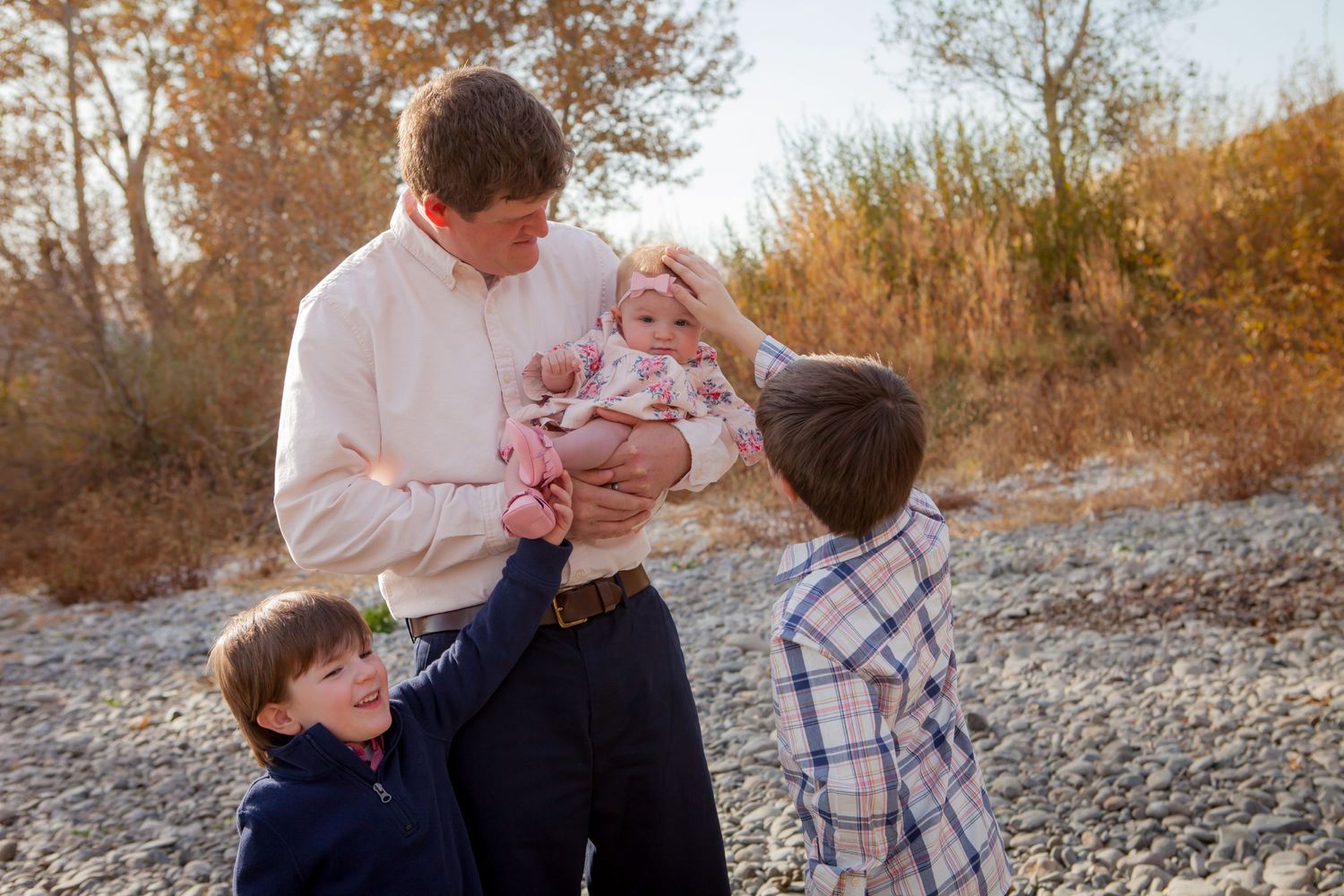 Family portraits in nature with natural light and real moments. Outdoor sessions capturing connection, laughter, and timeless memories in Or