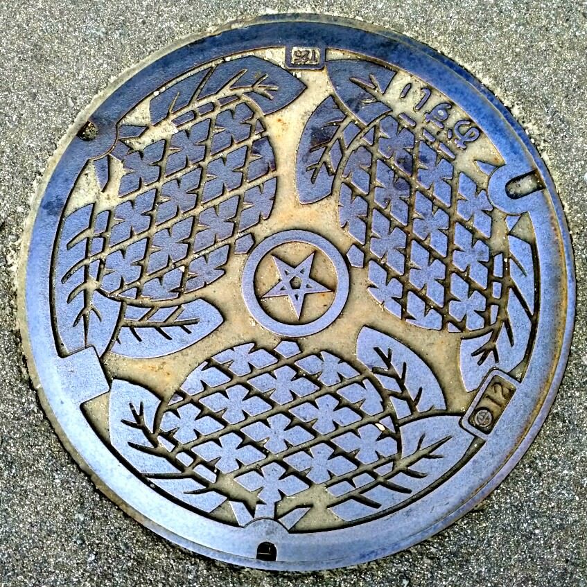 The manhole covers in the town of Mogimachi in Nagasaki Prefecture Japan were beautiful