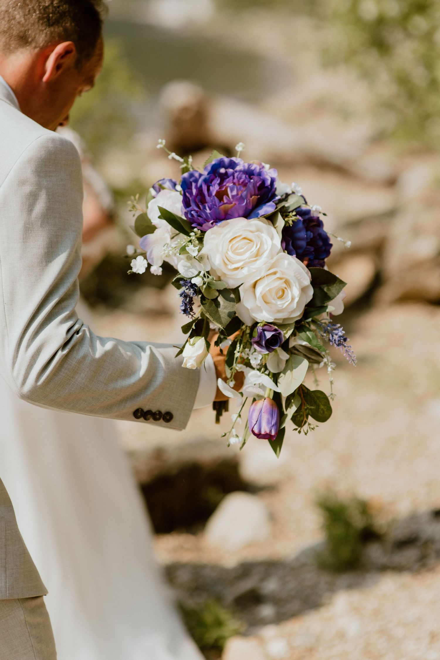 bride-groom-houseboat-wedding-shuswap-sicamous