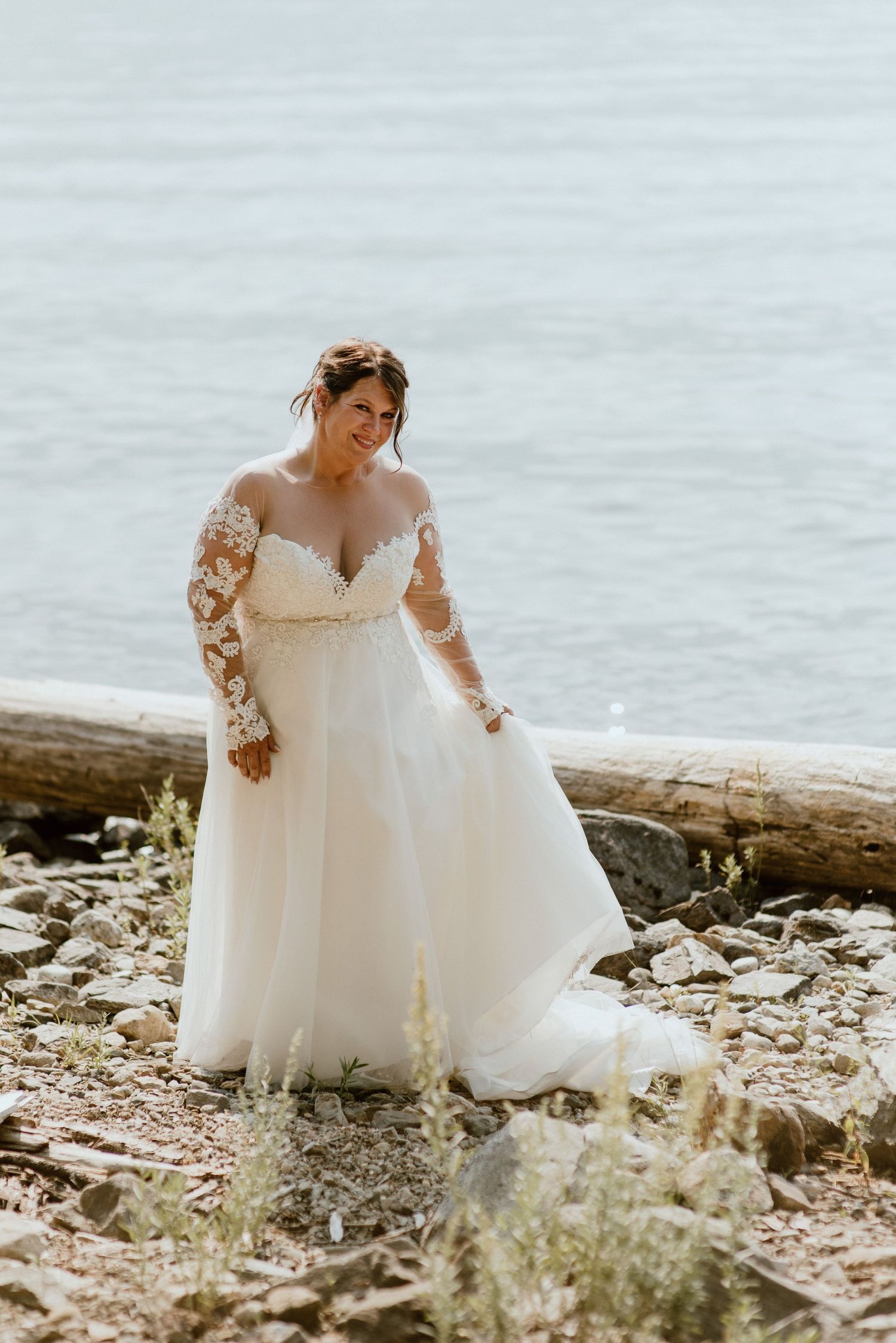 bride-groom-houseboat-wedding-shuswap-sicamous