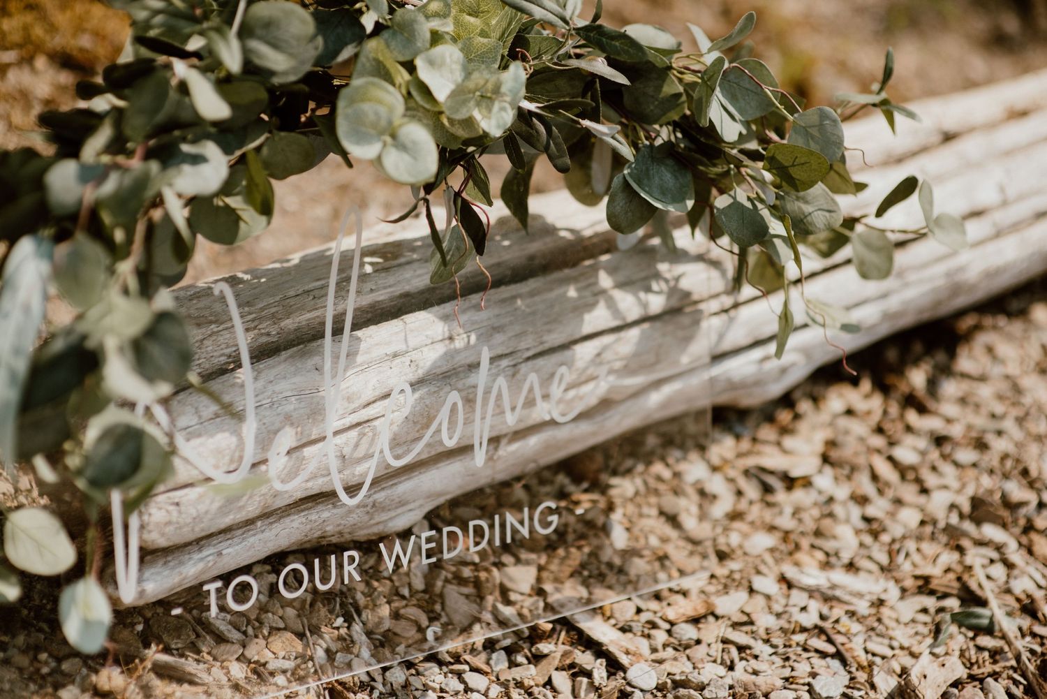 bride-groom-houseboat-wedding-shuswap-sicamous