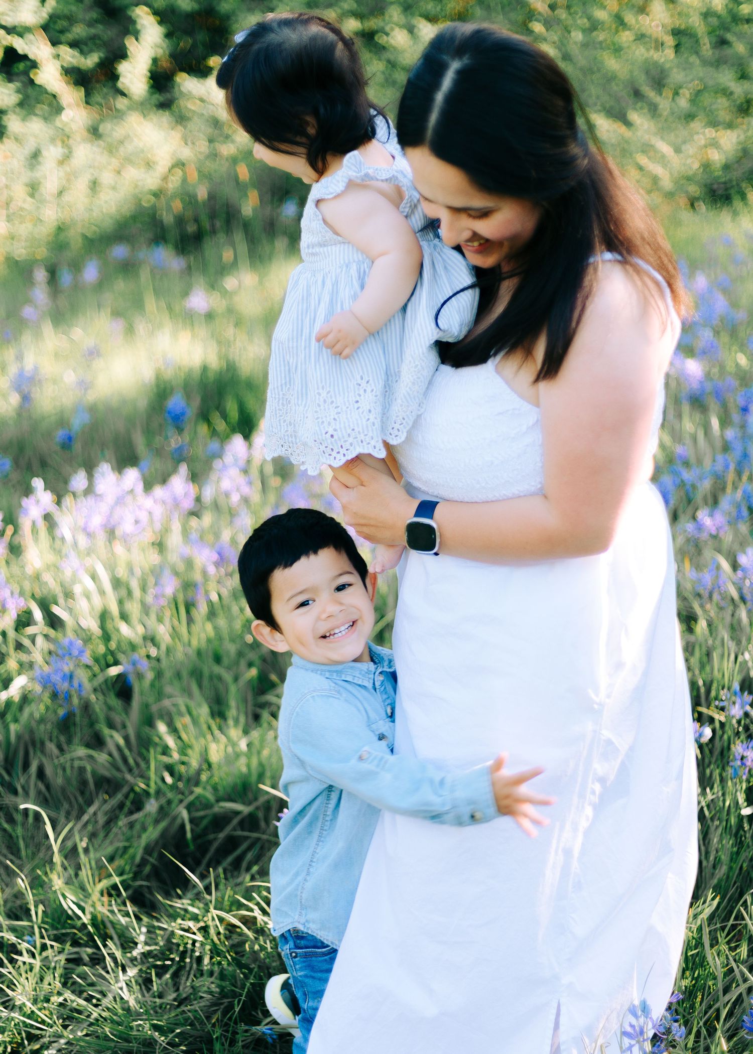 Mother's day Family photography posing by Spruce and Meadow Photography