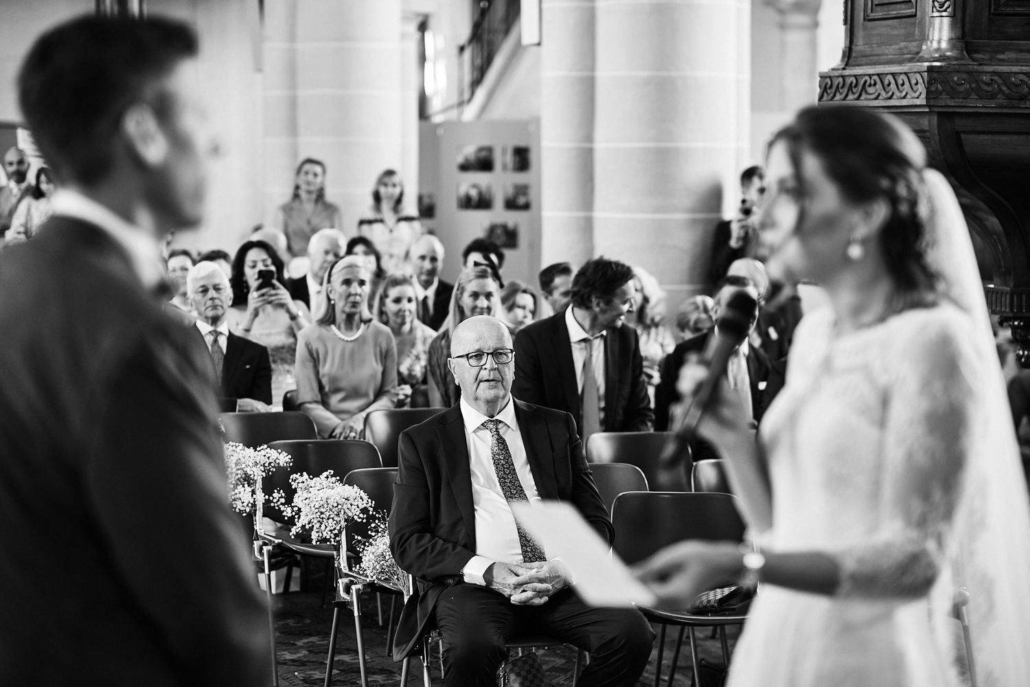 TLOOK photographe de mariage de style documentaire, cérémonie à l'église discours de la mariée
