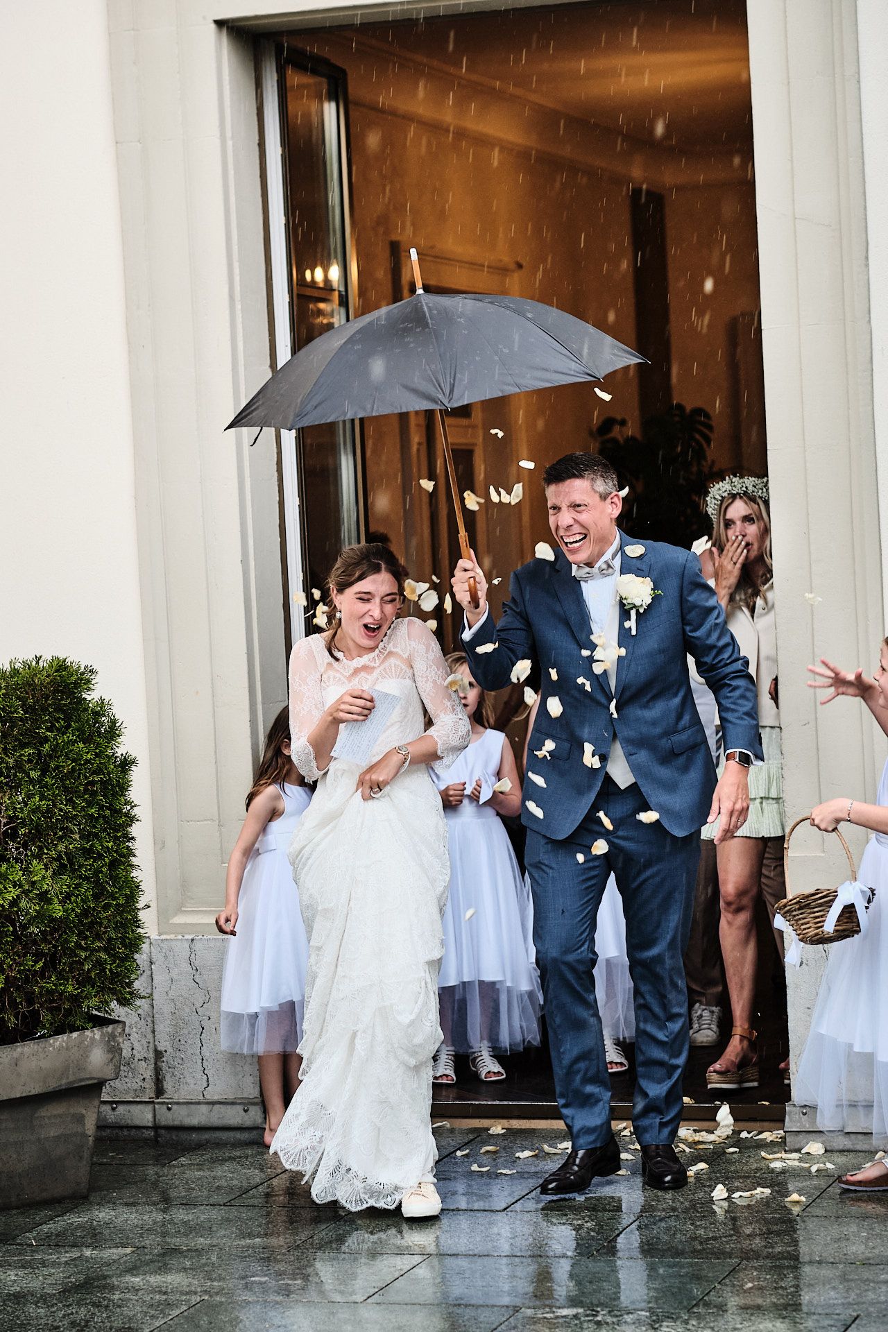 TLOOK photographe de mariage de style documentaire, aux trois couronnes de vevey cocktail terrasse
