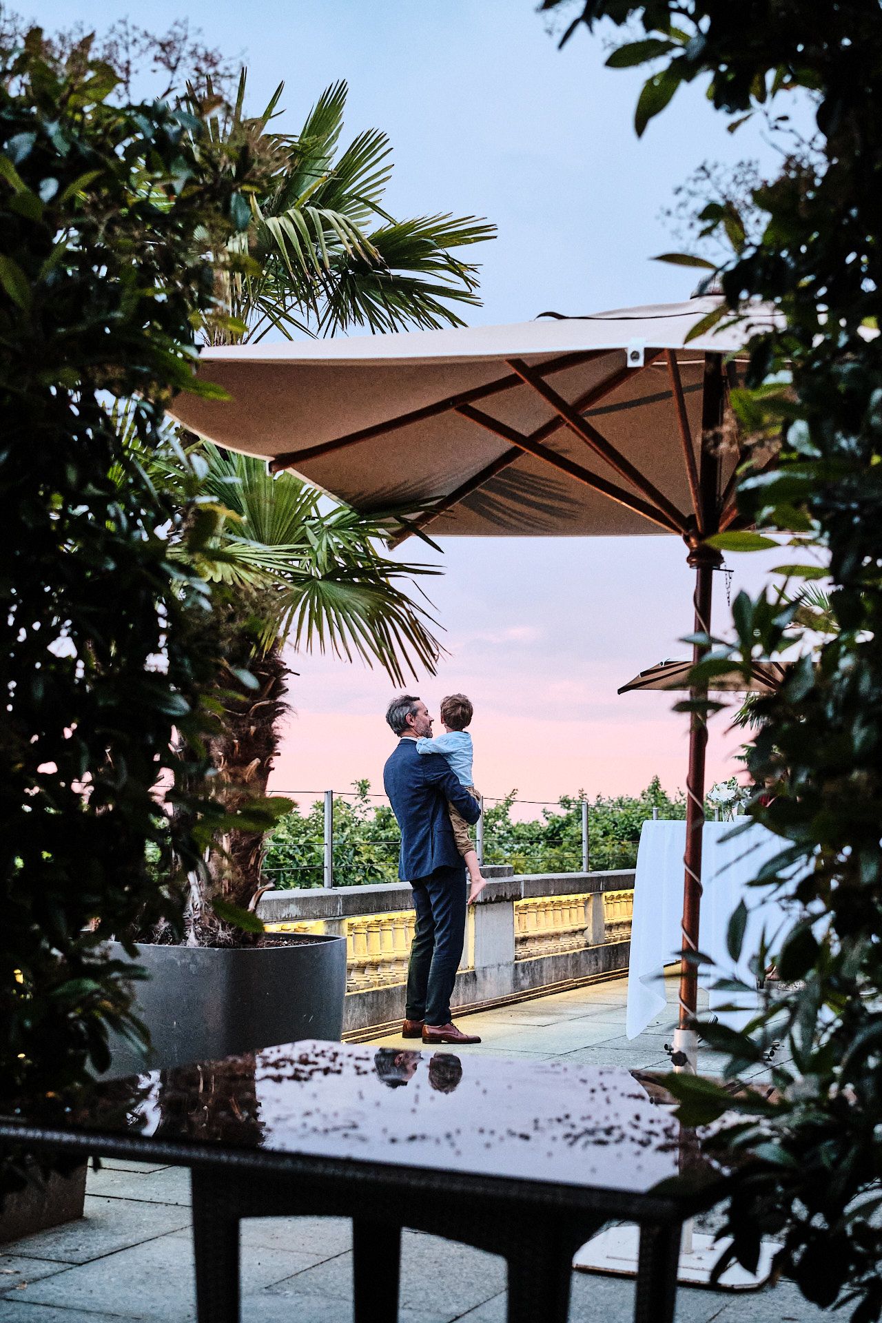 TLOOK photographe de mariage de style documentaire, aux trois couronnes de vevey grande salle soirée terrasse