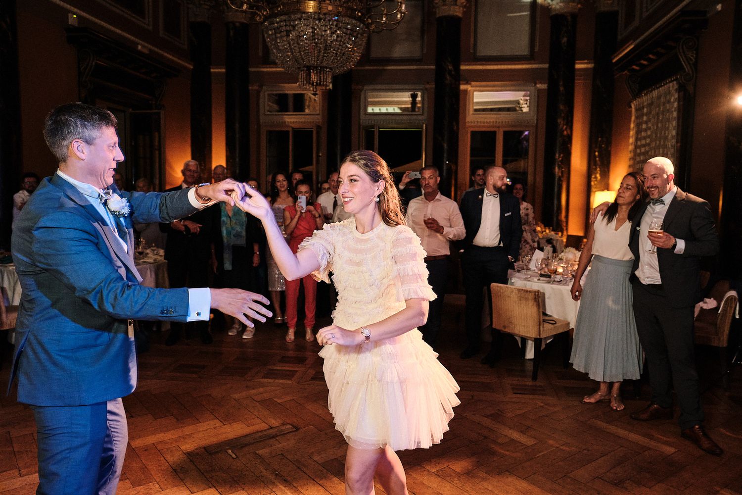 TLOOK photographe de mariage de style documentaire, aux trois couronnes première danse