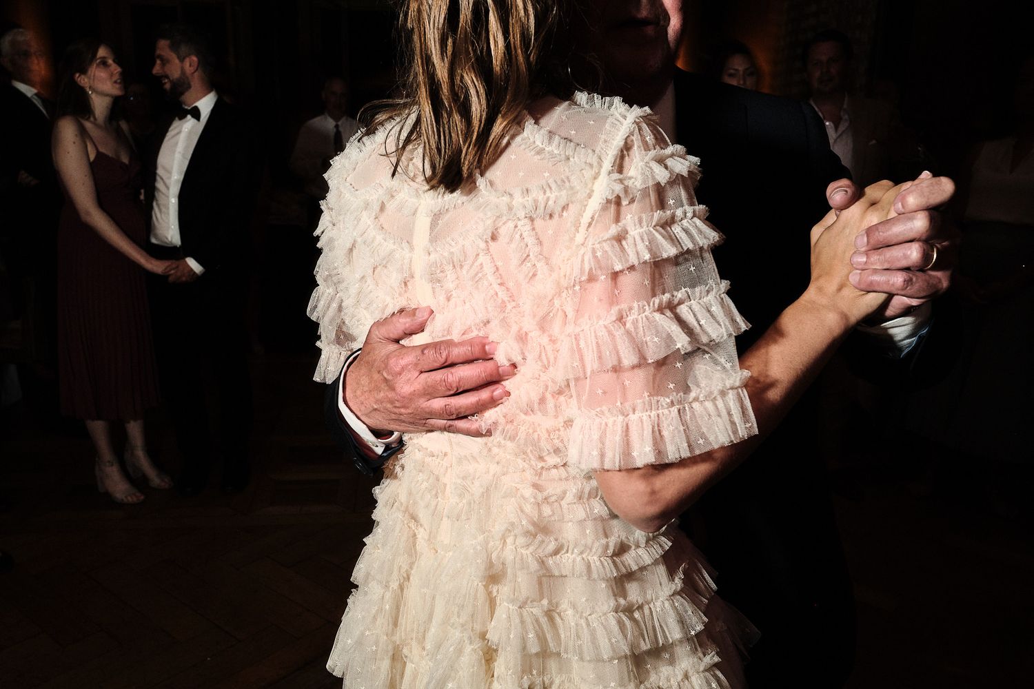 TLOOK photographe de mariage de style documentaire, aux trois couronnes de vevey grande salle soirée dance floor