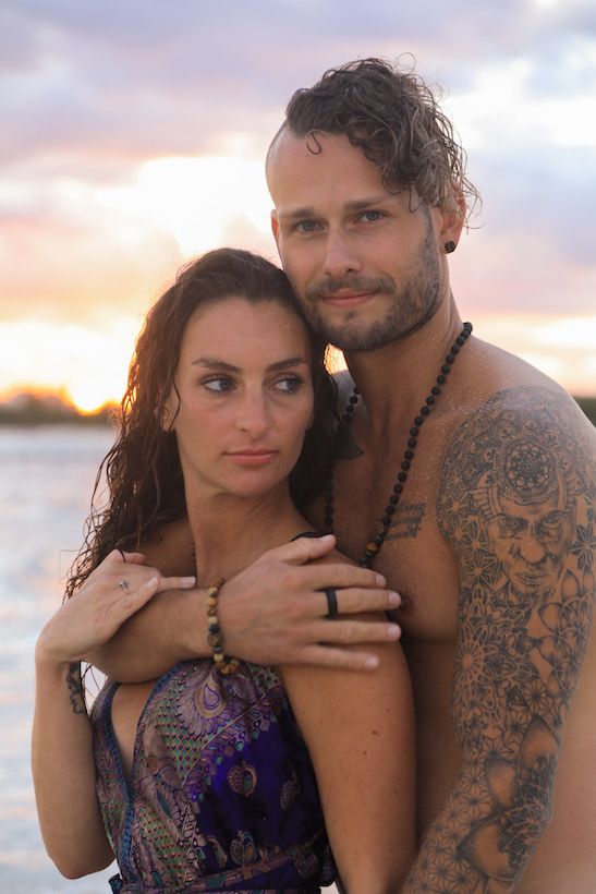 Engagement photoshoot in Mexico. Adventure photoshoot for couples.