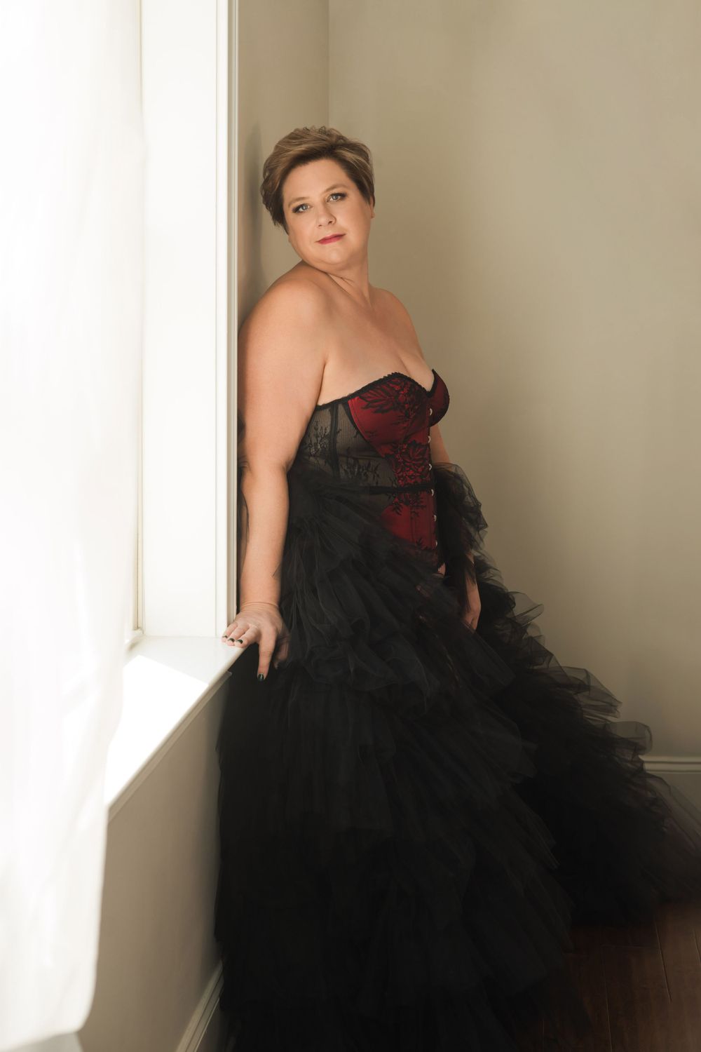 Glamour photography session featuring a curvy woman in evening wear, exuding confidence and style.
