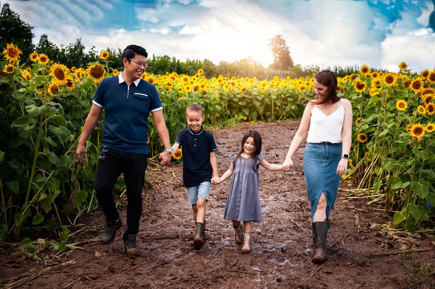 Sunflower field family photoshoot by kara jade photography