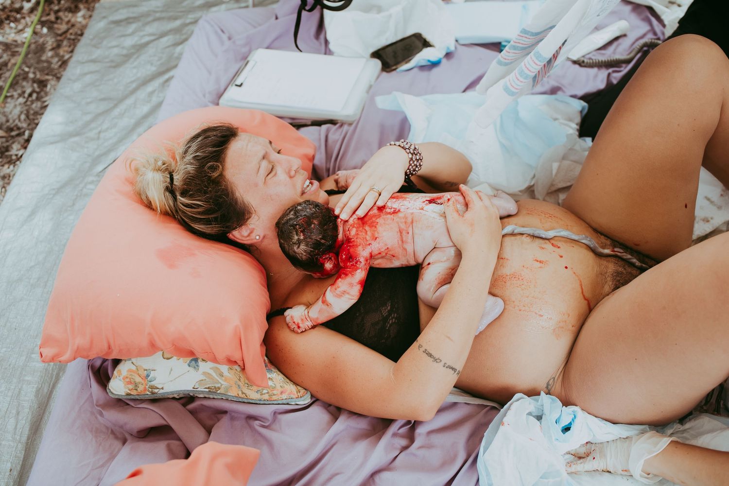 Home birth, birth doula, midwifery, orlando doula, water birth, newborn photography, maternity photography, birth photography, lactation