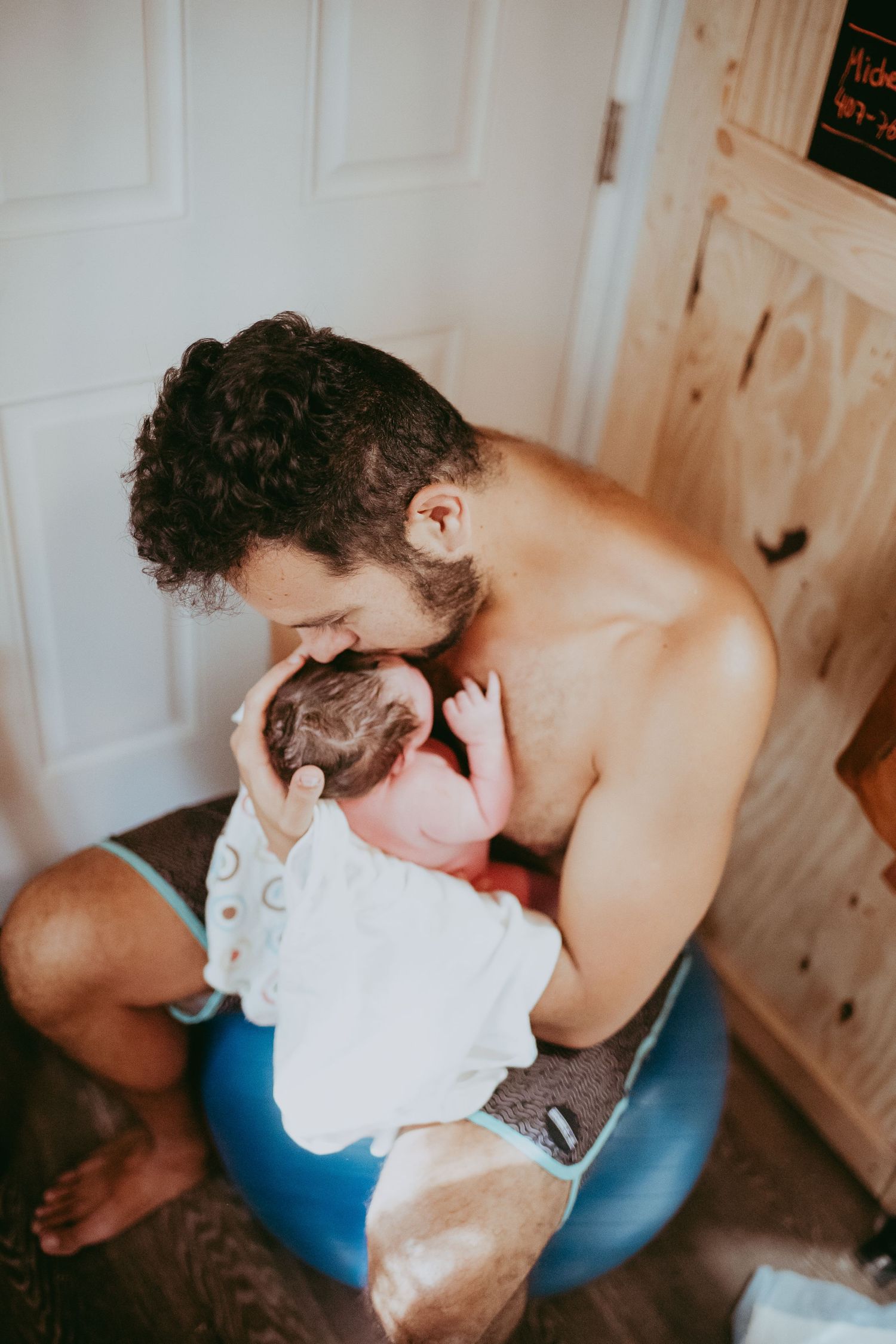 Home birth, birth doula, midwifery, orlando doula, water birth, newborn photography, maternity photography, birth photography, lactation