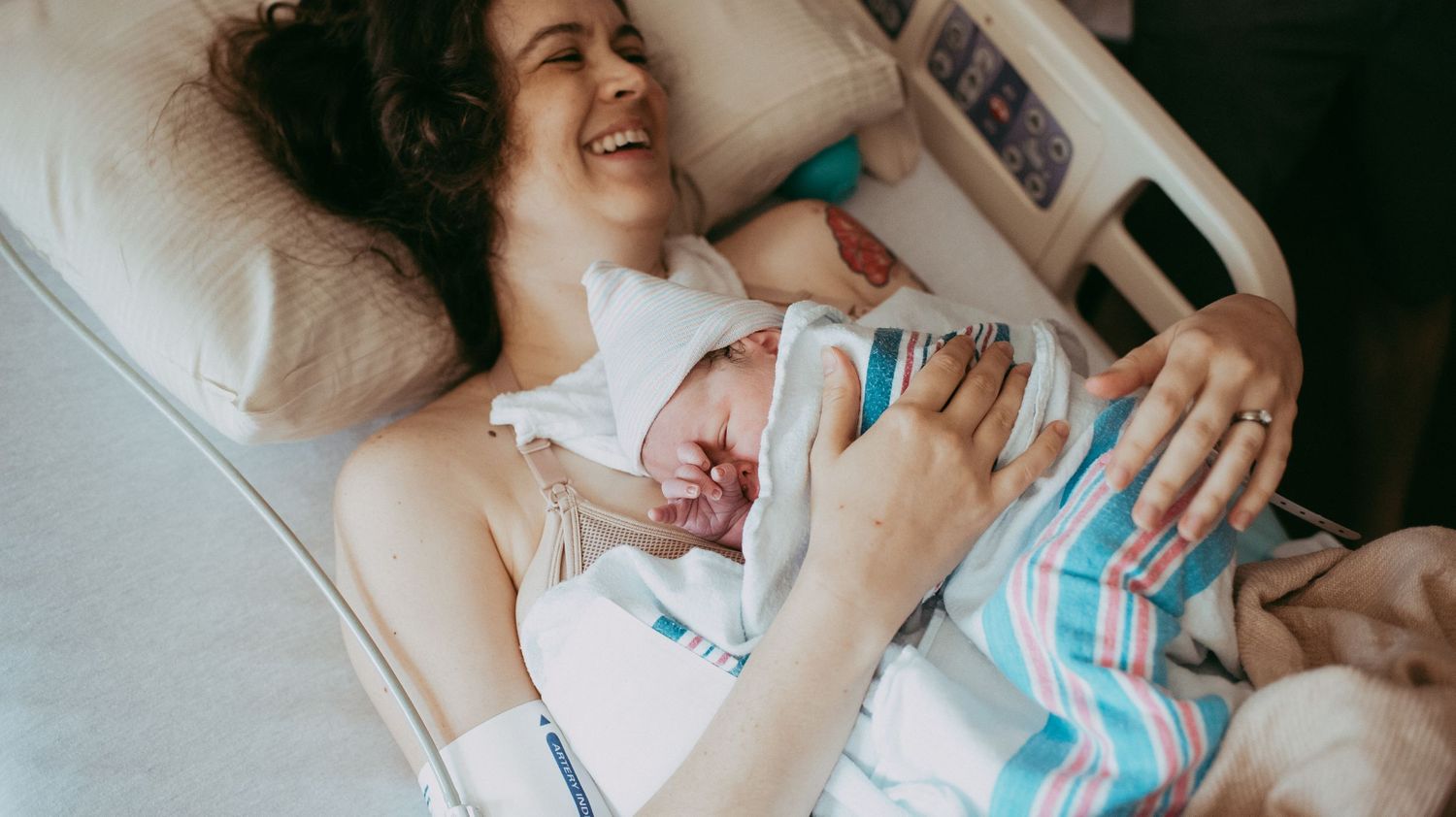 Home birth, birth doula, midwifery, orlando doula, water birth, newborn photography, maternity photography, birth photography, lactation