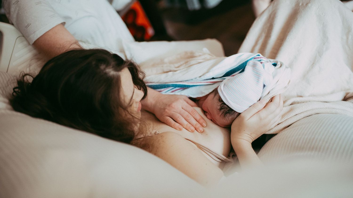 Home birth, birth doula, midwifery, orlando doula, water birth, newborn photography, maternity photography, birth photography, lactation