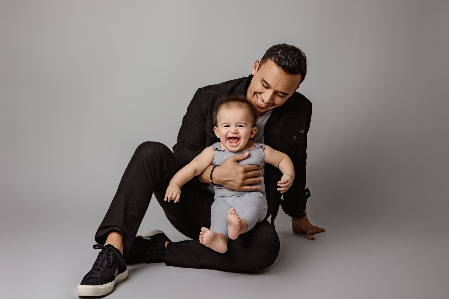 cake smash photography near me, miami baby birthday photoshoot, baby portraits near me