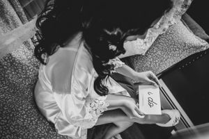 Bride and groom black and white portraits – capturing real moments and natural expressions.