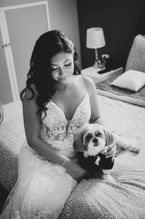 Bride and groom black and white portraits – capturing real moments and natural expressions.
