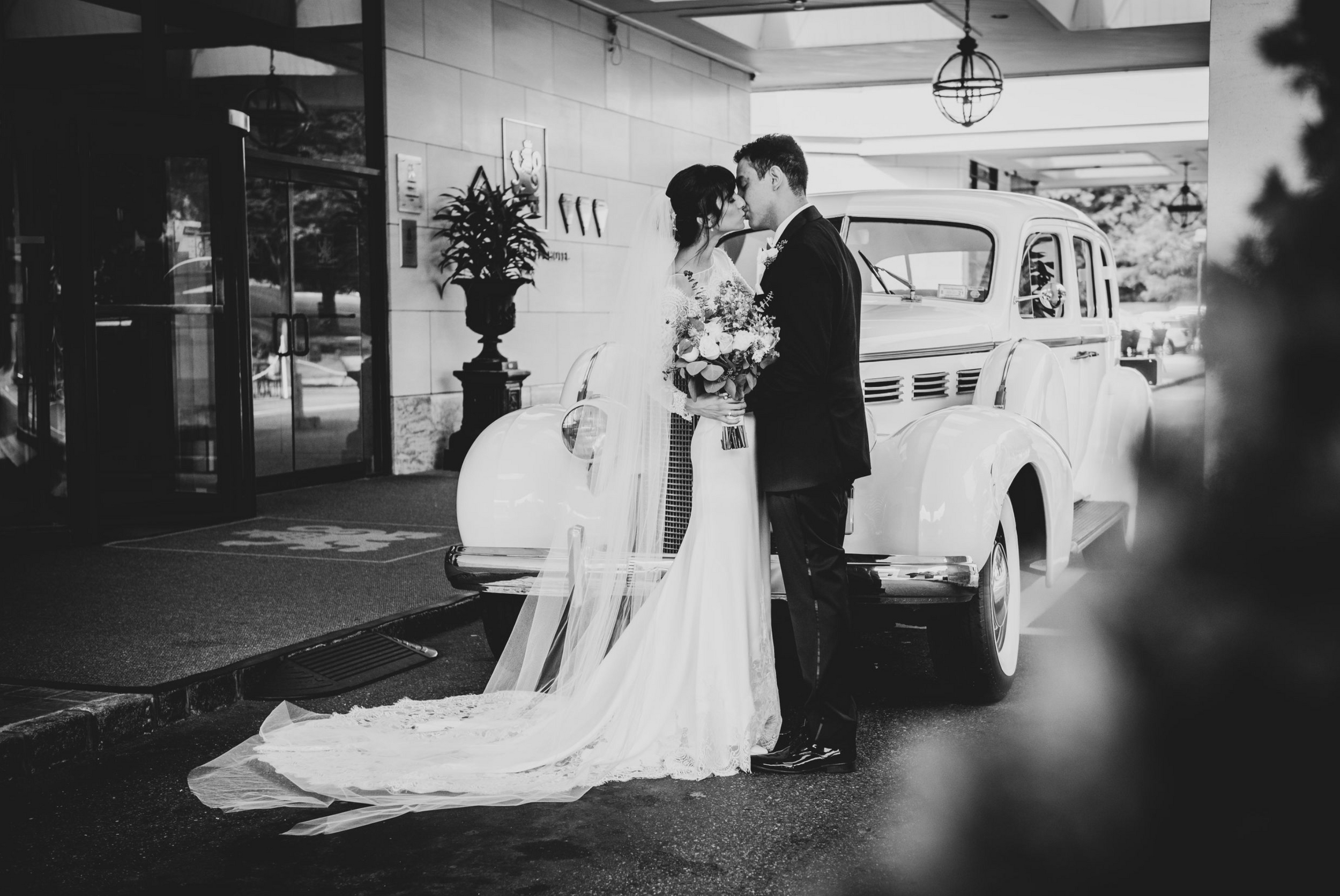 Black and white wedding photos – classic, elegant, and unforgettable images.