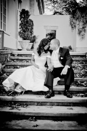 Bride and groom black and white portraits – capturing real moments and natural expressions.