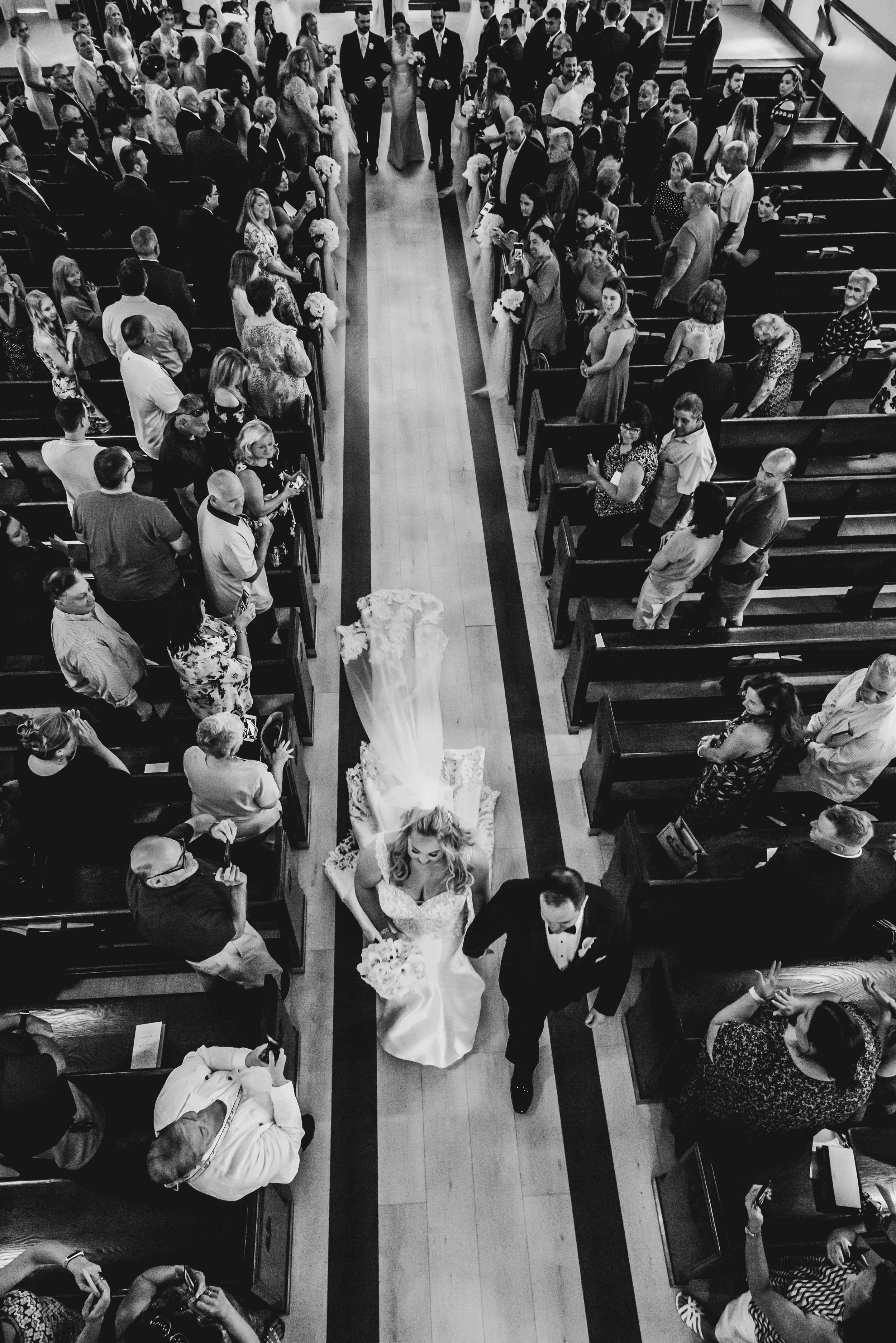 Black and white wedding photos – classic, elegant, and unforgettable images.