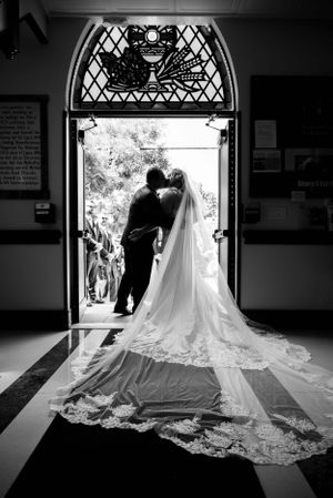 Black and white wedding photos – classic, elegant, and unforgettable images.